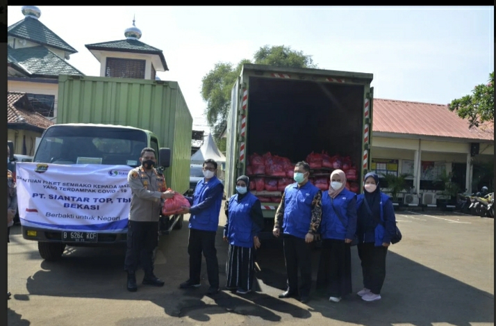 PT Siantar Top Distribute Thousand Packages to Society Affected by the ...